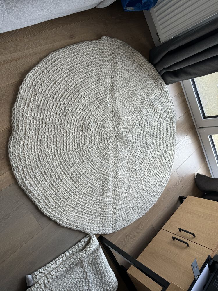 Wełniany dywanik Kave home - mało używany