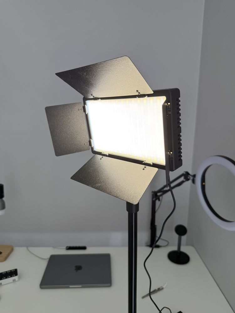 LED панель 40Вт зі шторками зі штативом