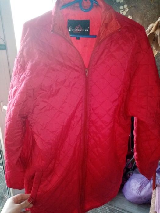 Жіноча куртка весняна червона 48-(L) як нова