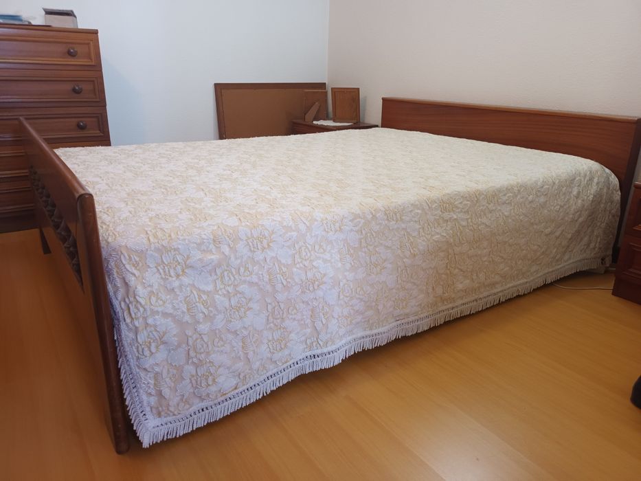 Vendo cama de casal c/colchão