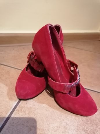 Oddam czerwone piękne buciki