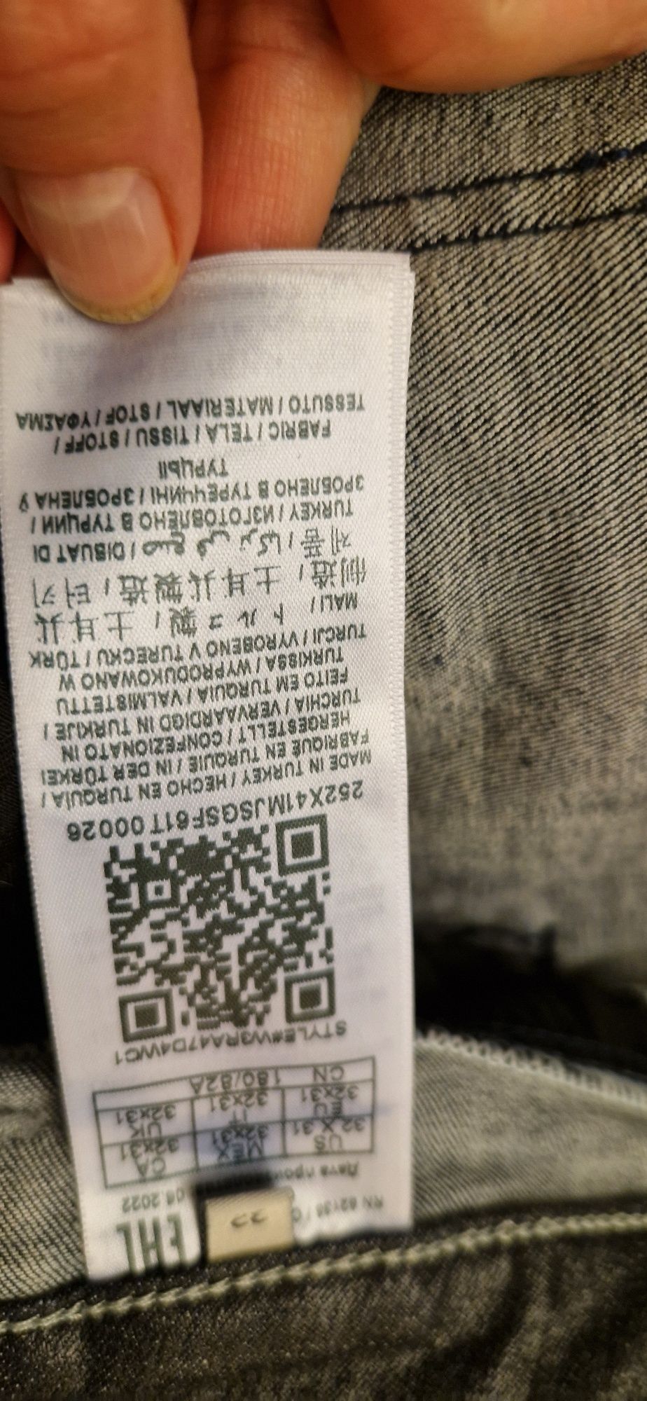Guess skinny fit model woskowane czarno grafitowe jeansy rozmiar 32