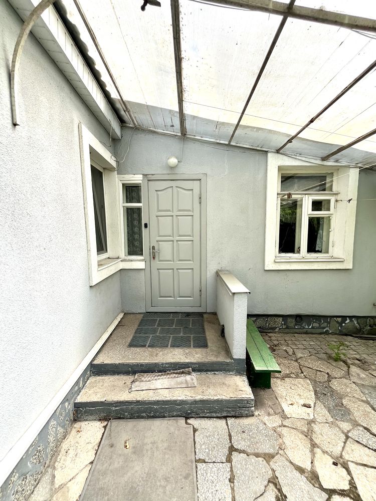 ТЕРМІНОВИЙ ПРОДАЖ! 1/2 будинку. вул. Межова. Ділянка 5,5 сот.