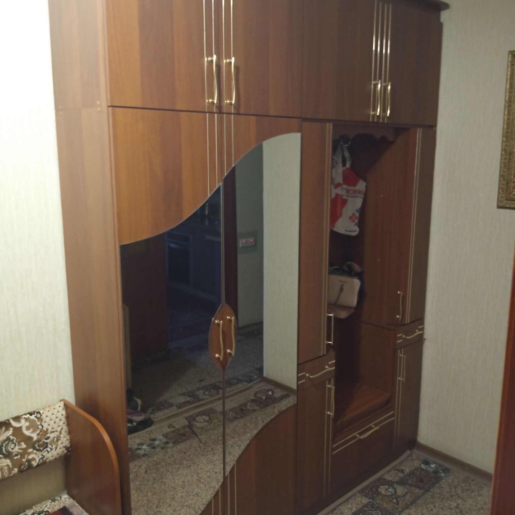 Продам стінку прихожої.