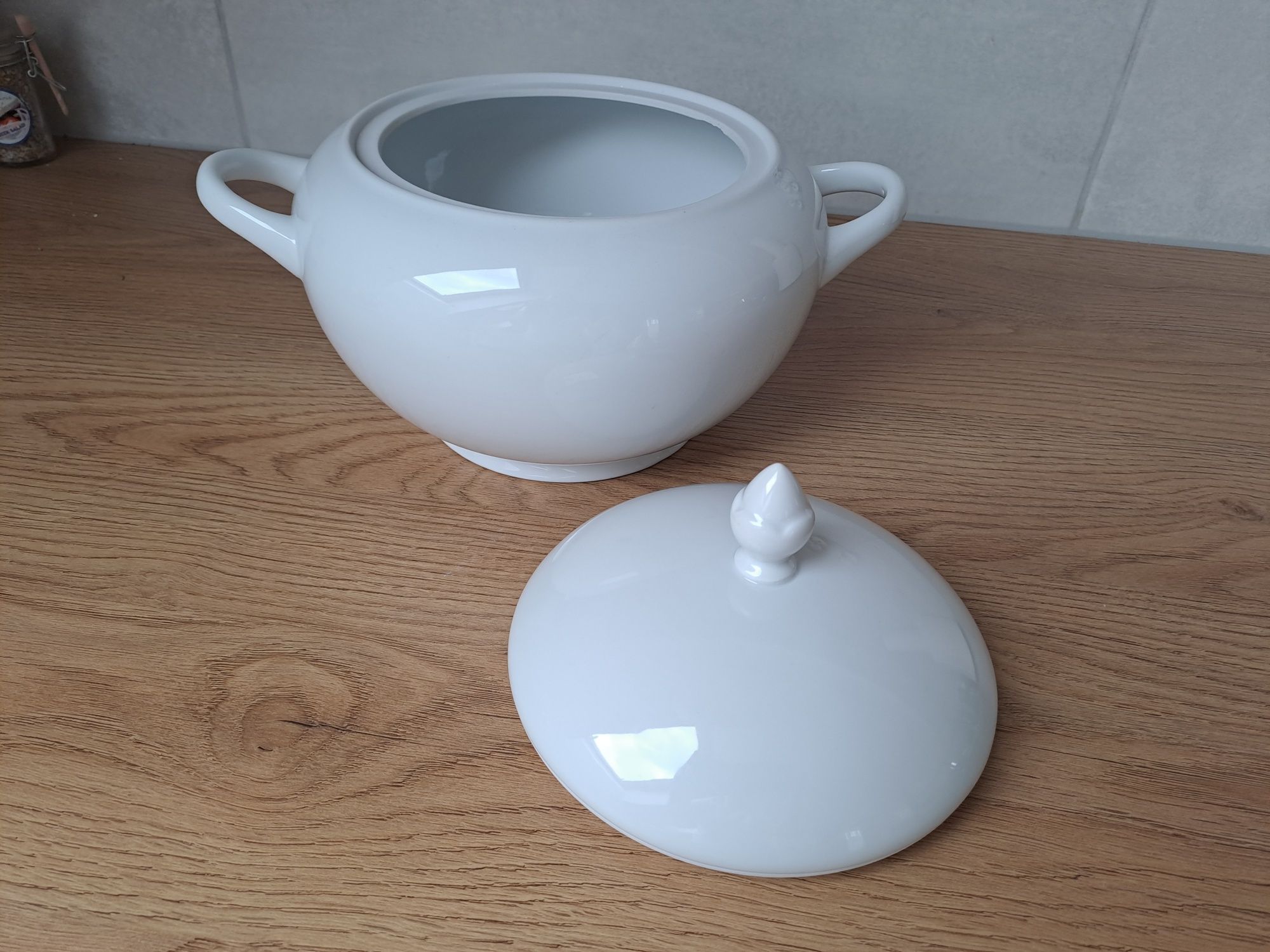 Porcelanowa waza na zupę