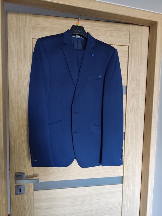 Garnitur męski dwa razy założony