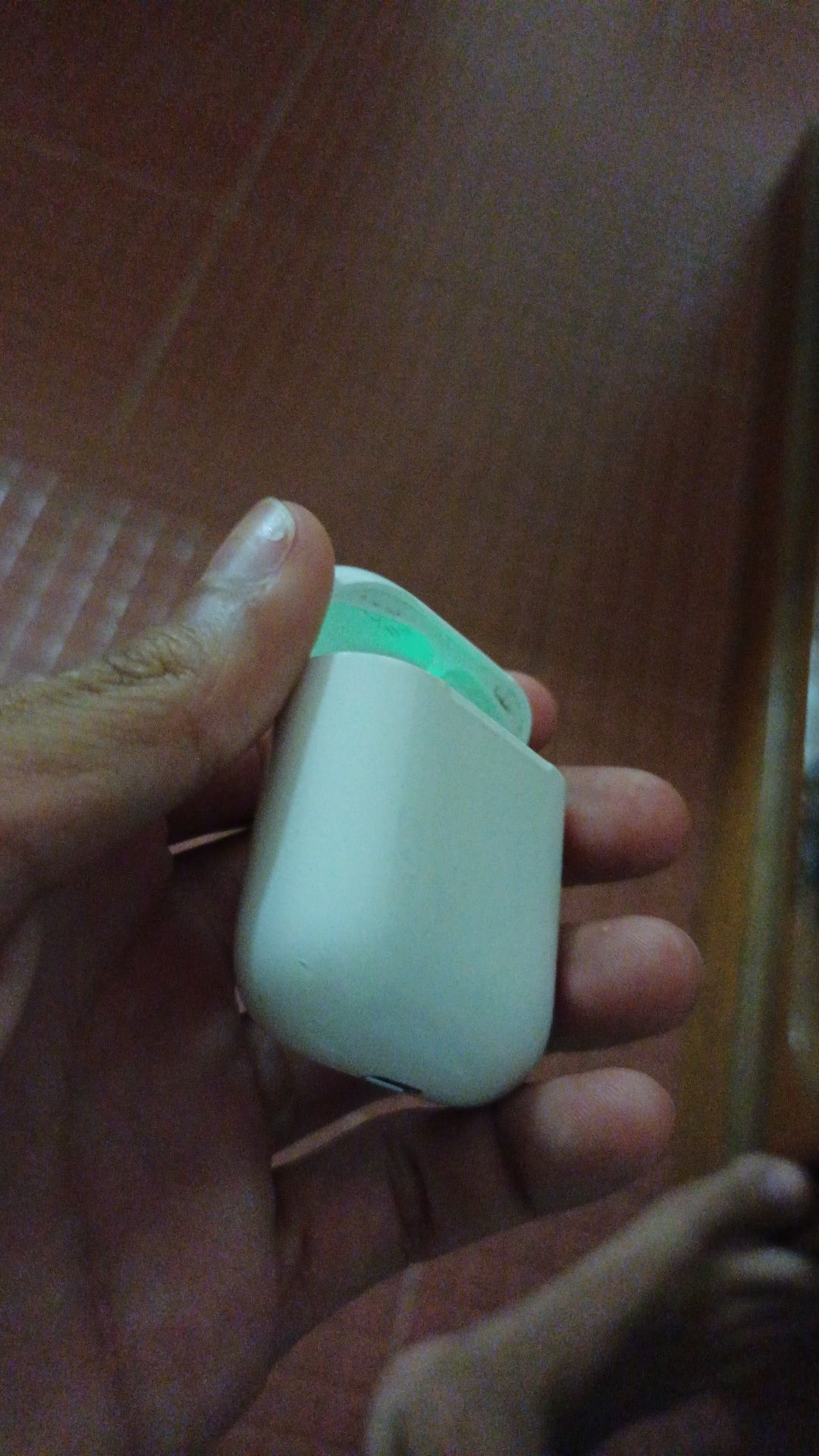 Caixa Airpods.                  .I