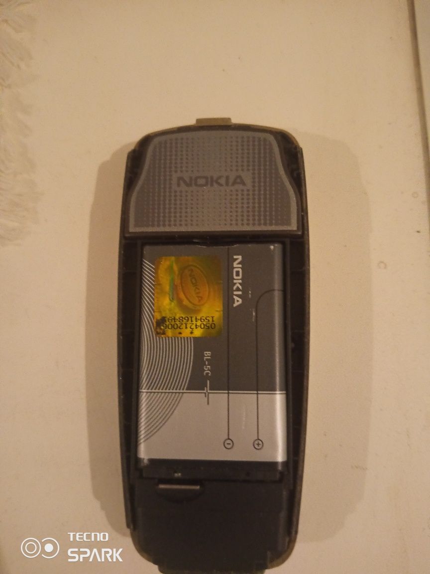 Мобильный телефон Nokia 2600.