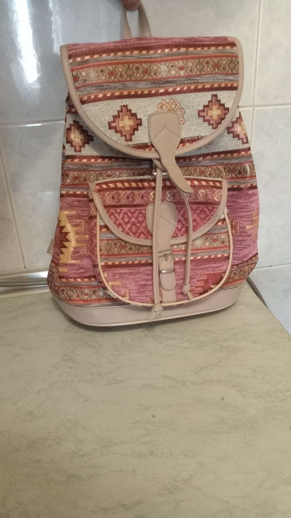 Рюкзак женский (турция), тряпичный с подкладкой и кожзам лямками.
