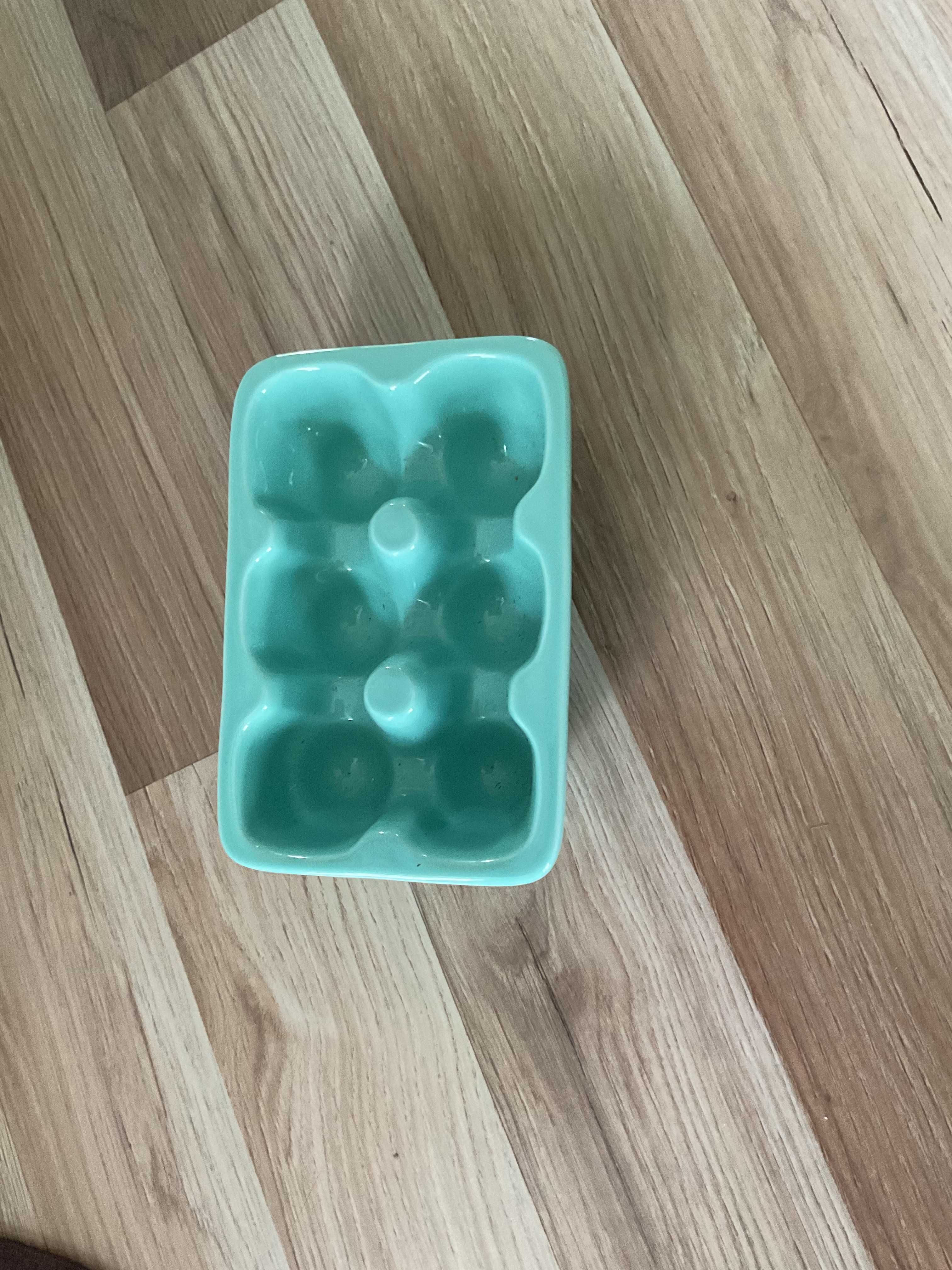 porcelanowy pojemnik na jajka