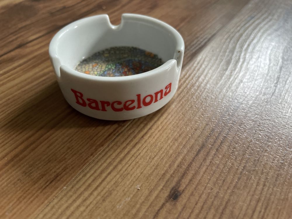 Popielniczka mala paniatka z barcelony barcelona hiszpania souvenir