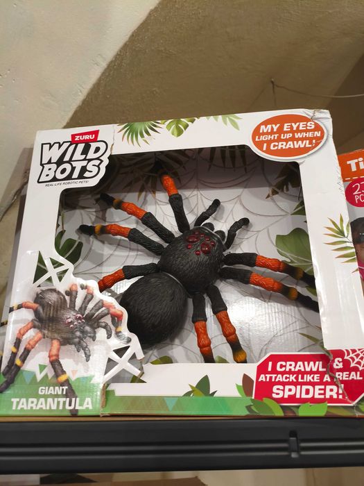 Zabawka ZURU Giant Tarantula robot pająk świeci i chodzi