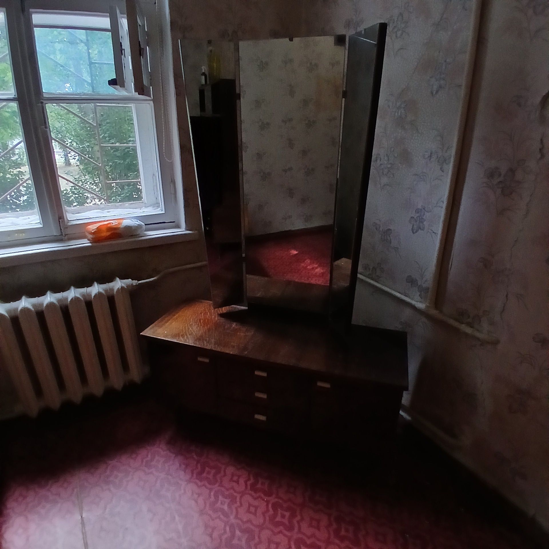 Отдам даром Сервант трельяж тумба даром самовывоз
