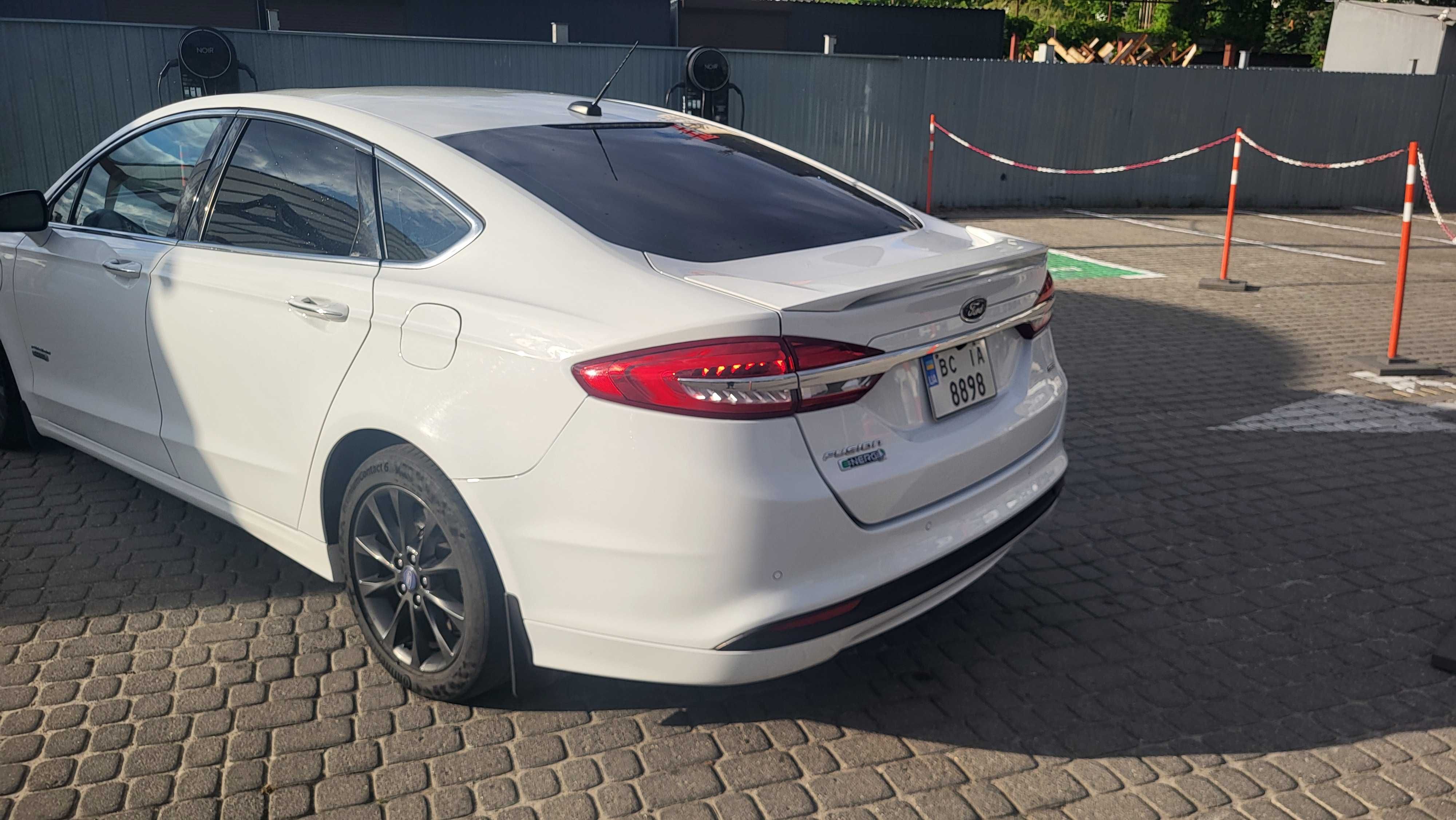 Ford Fusion 2017 Plug-In 35 км на електриці НЕ БИТИЙ  після вандалізму