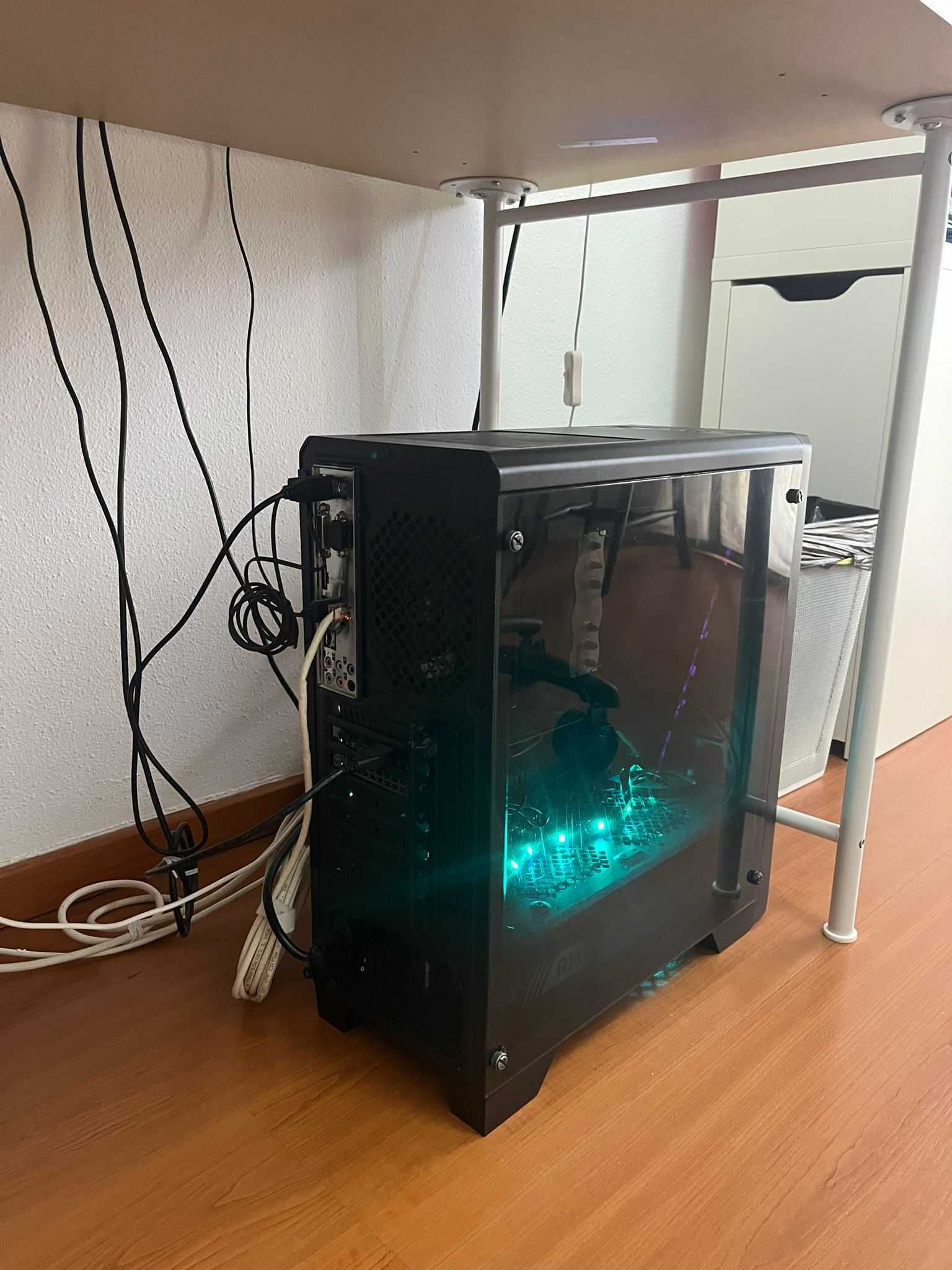 Computador (torre)/ monitor/ rato