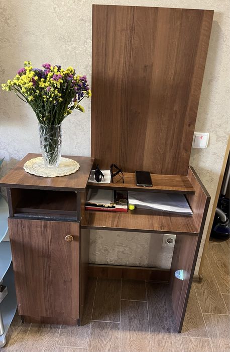 Тумбочка  в   прихожу.