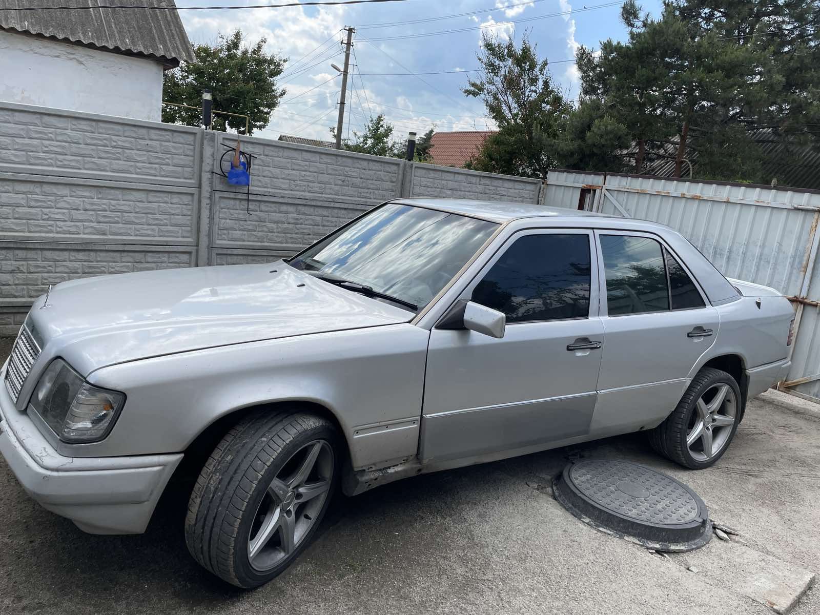 Продам E 124 W230