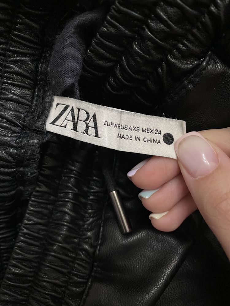 Zara брюки еко шкіра нові розмір xs