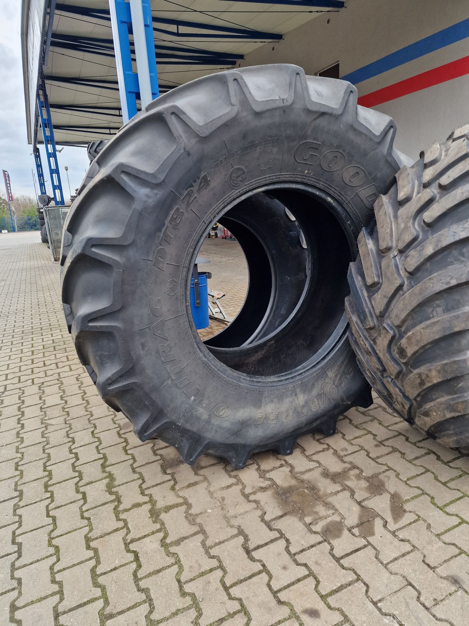 Opona 650/85r38 Goodyear