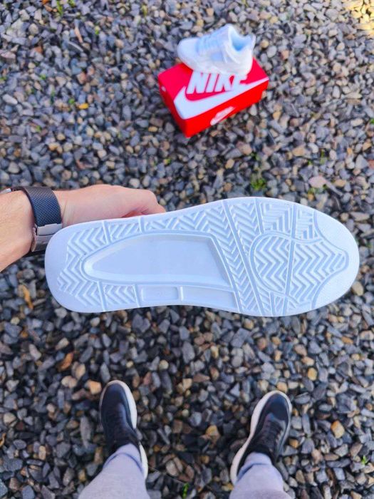 Кросівки підліткові Nike Jordan 4 Retro демісезонні розпродаж