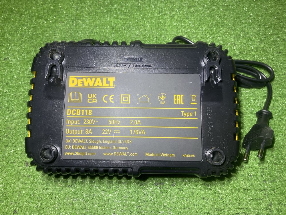 Зарядка dewalt 18V DCB118 девальт нові
