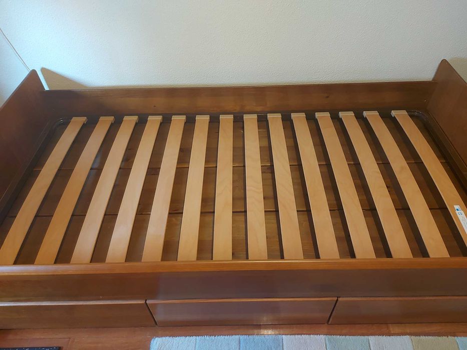 CAMA INDIVIDUAL COM GAVETÕES DA MARCA CERNE