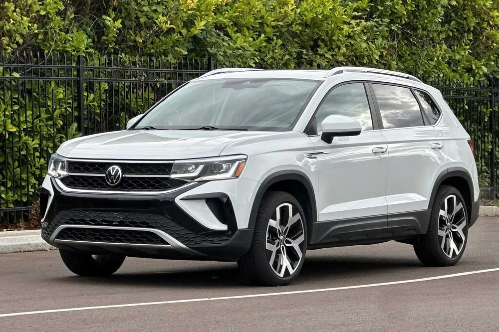 Volkswagen Taos      2022