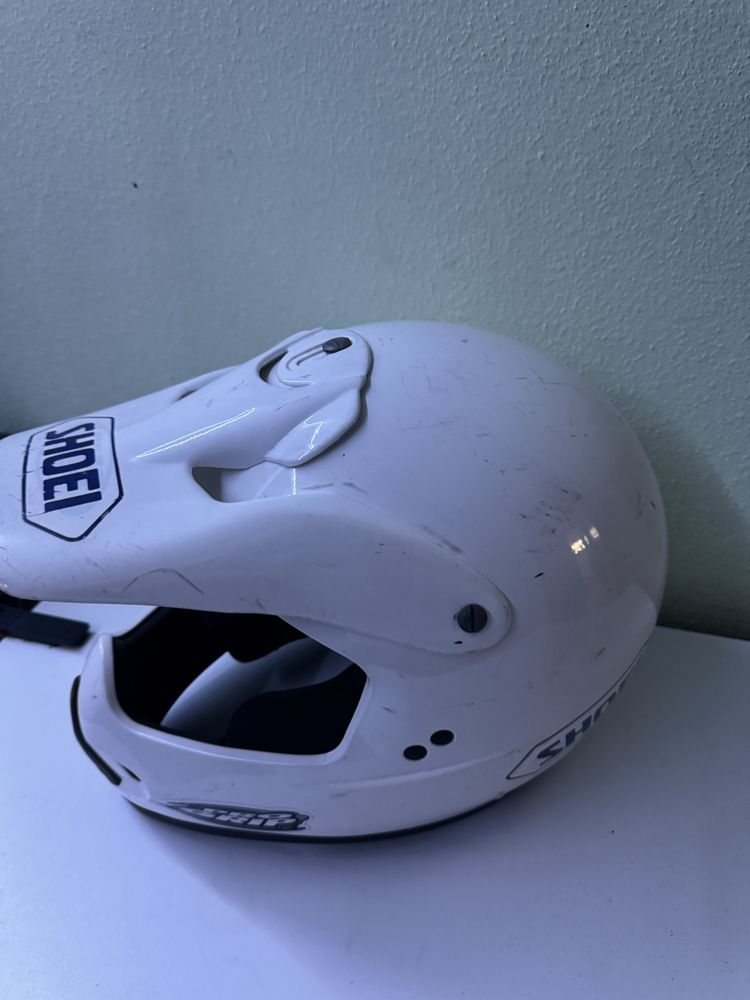 Capacete usado branco