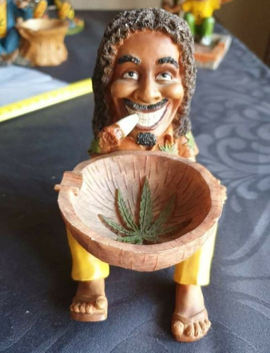 Cinzeiros, bonecos, relógio, caixa+suporte incenso Rastaman Bob Marley