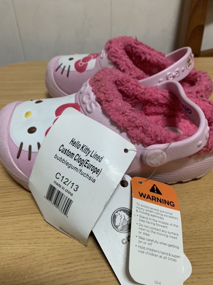 2 modelos diferentes crocs hello kitty (22-24 e 29-31) ver descricao