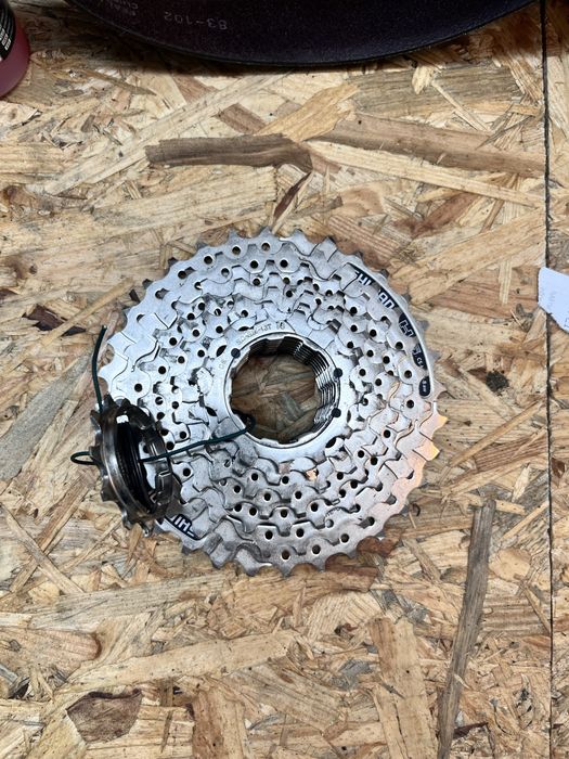 Kasesta shimano 8 biegów i pare innych części