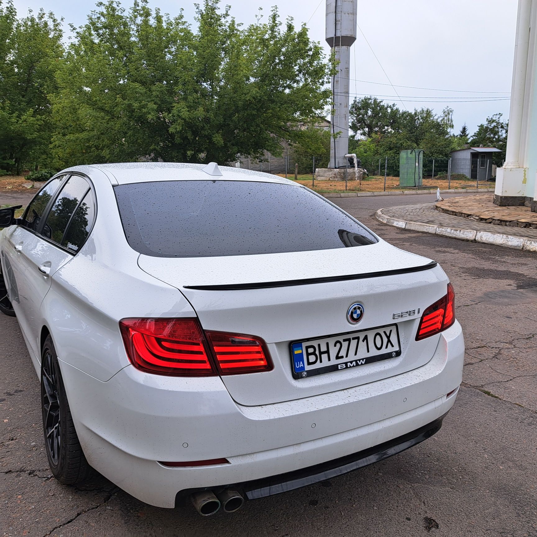 Автомобіль BMW 528