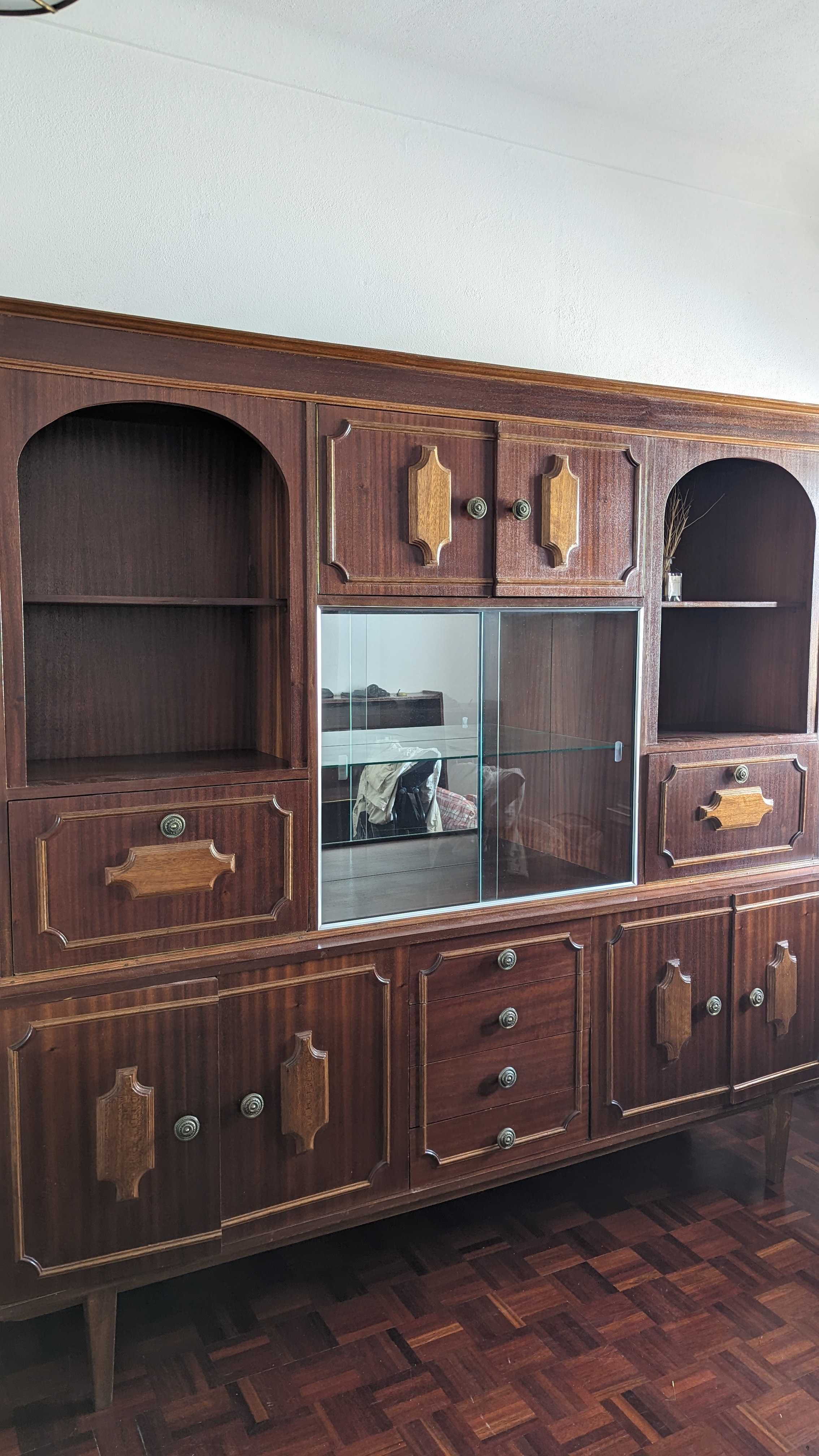 Armário com louceiro vintage