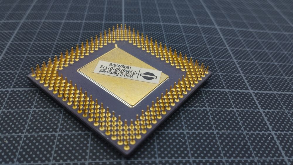 Процессор AMD-5K 1996г.