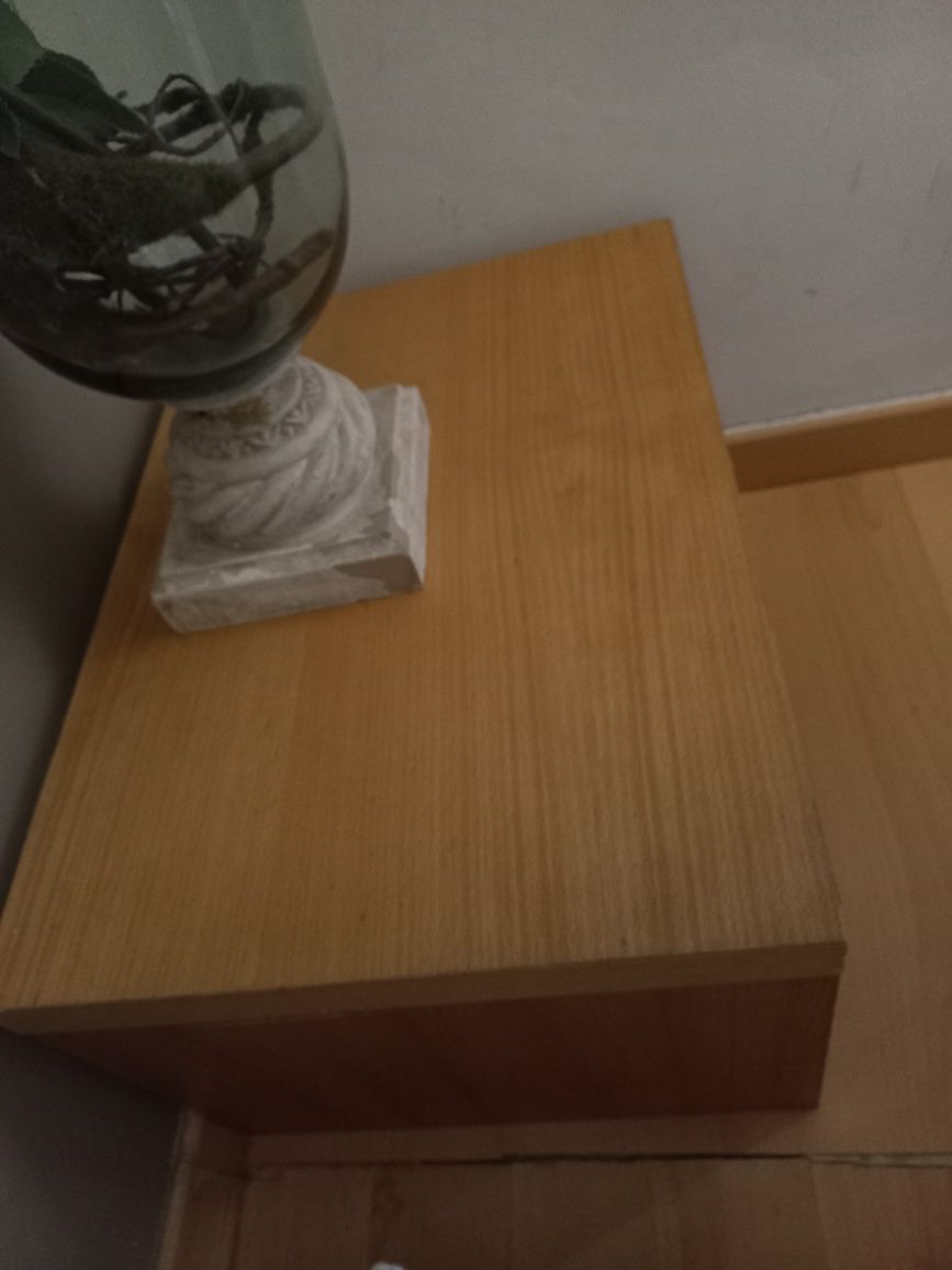 Mesa de apoio ou mesa de cabeceira excelente compra