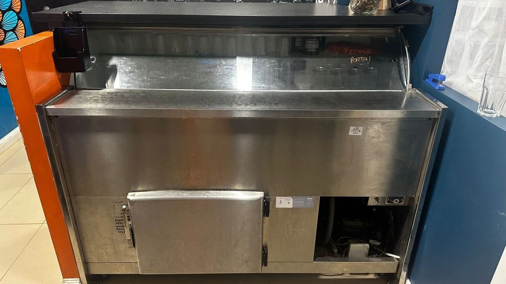 Vitrine Refrigerada Inox – Perfeita para Bar,Restaurante ou lanchonete