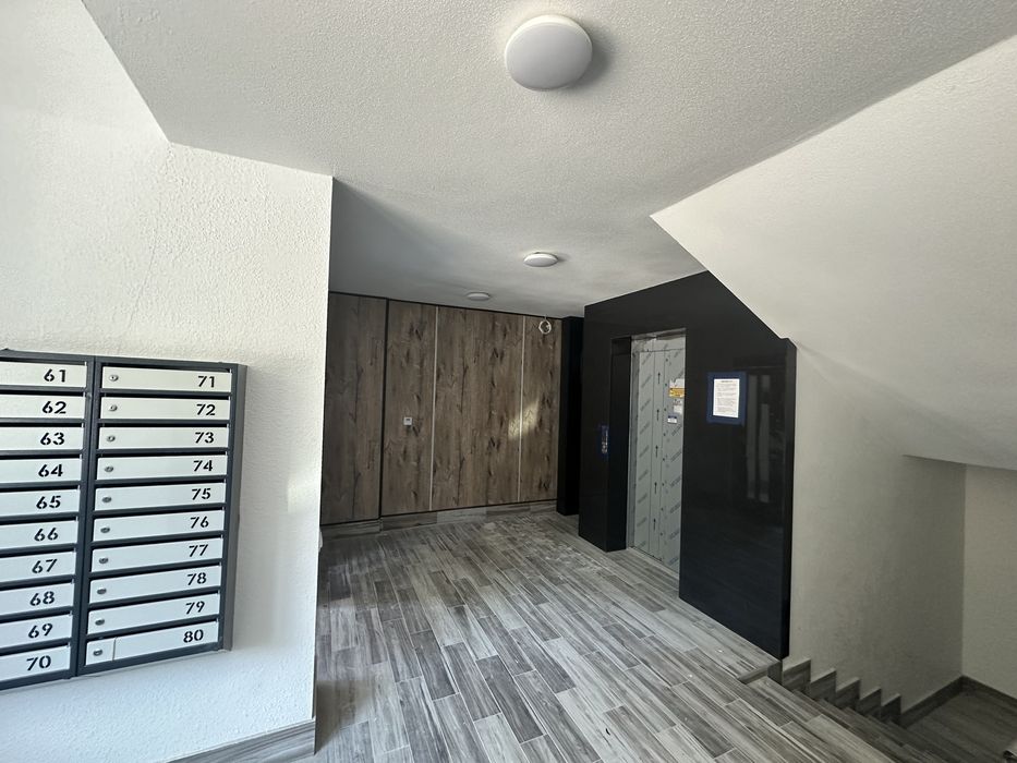 Продається трикімнатна квартира район Канада.