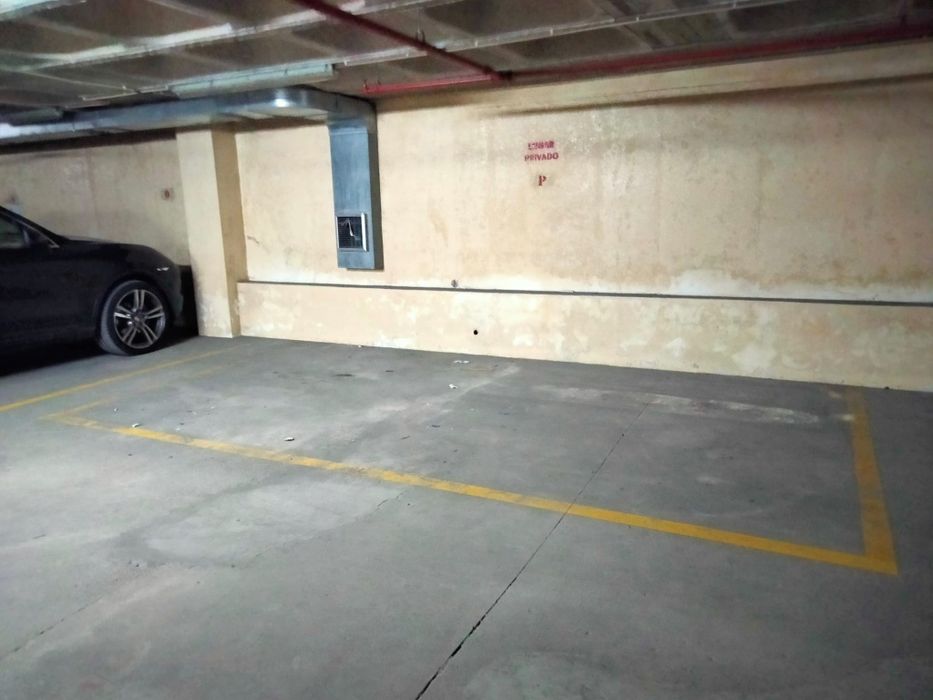 Alugo lugar garagem Av. REPÚBLICA