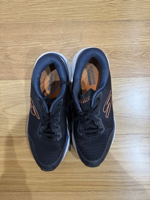 Skechers Max Cushioning Elite