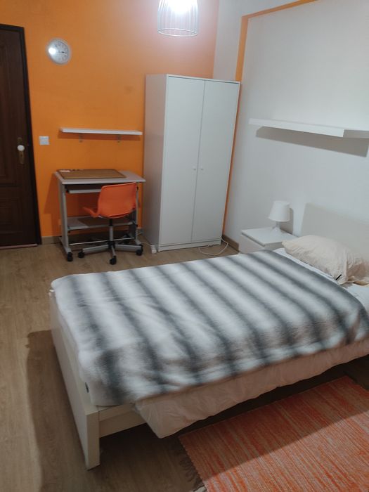 Arrendo Quarto a Sra,ou estudantes do IPS