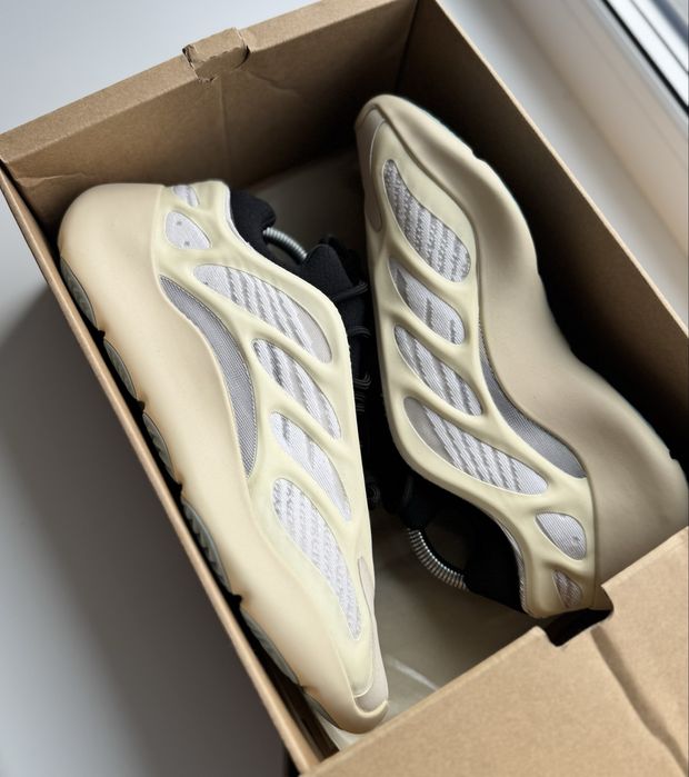 Yeezy 700 42 Azael adidas yezzy new gym fitness original on balance of