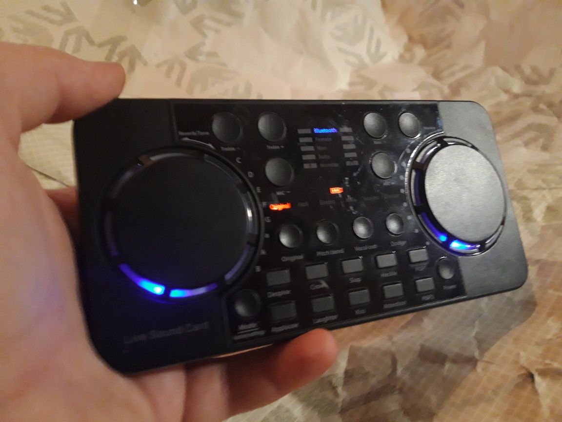 Звуковая карта V300 Pro микшер с эффектами

Sound card V300 Pro mixer