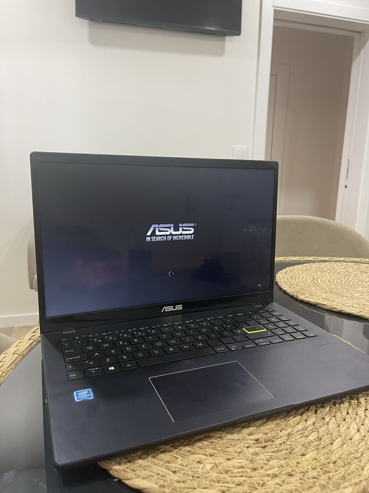 Notebook ASUS Vivobook 15 E510 128 Gb 4 Gb Ram com carregador