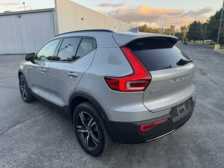 Volvo XC40      2024
