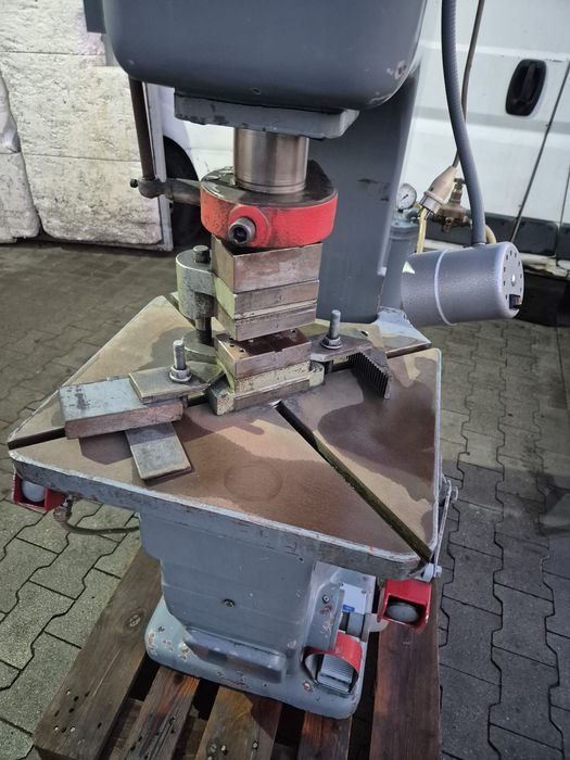 Prasa pneumatyczna Burger 15 ton z Niemiec