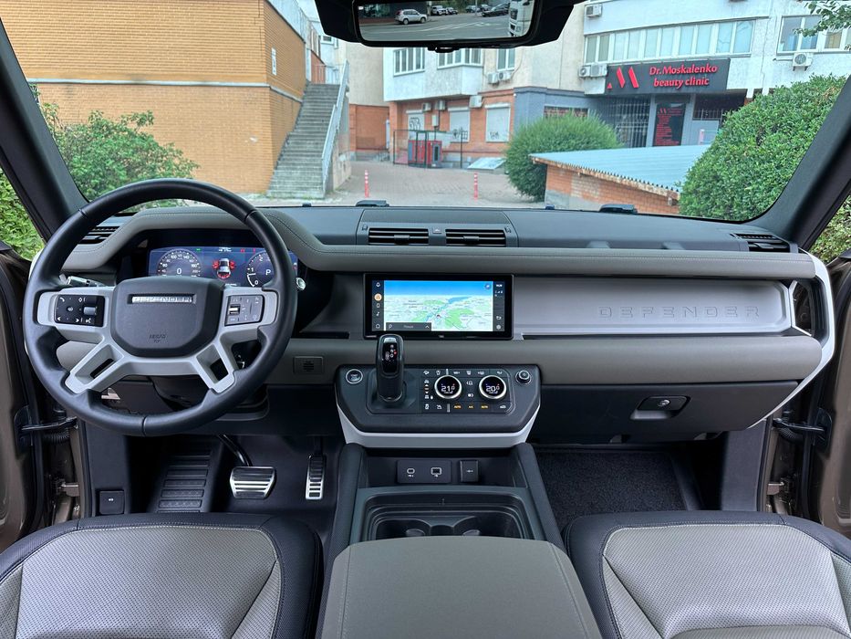 Land Rover Defender D300 X-Dynamic