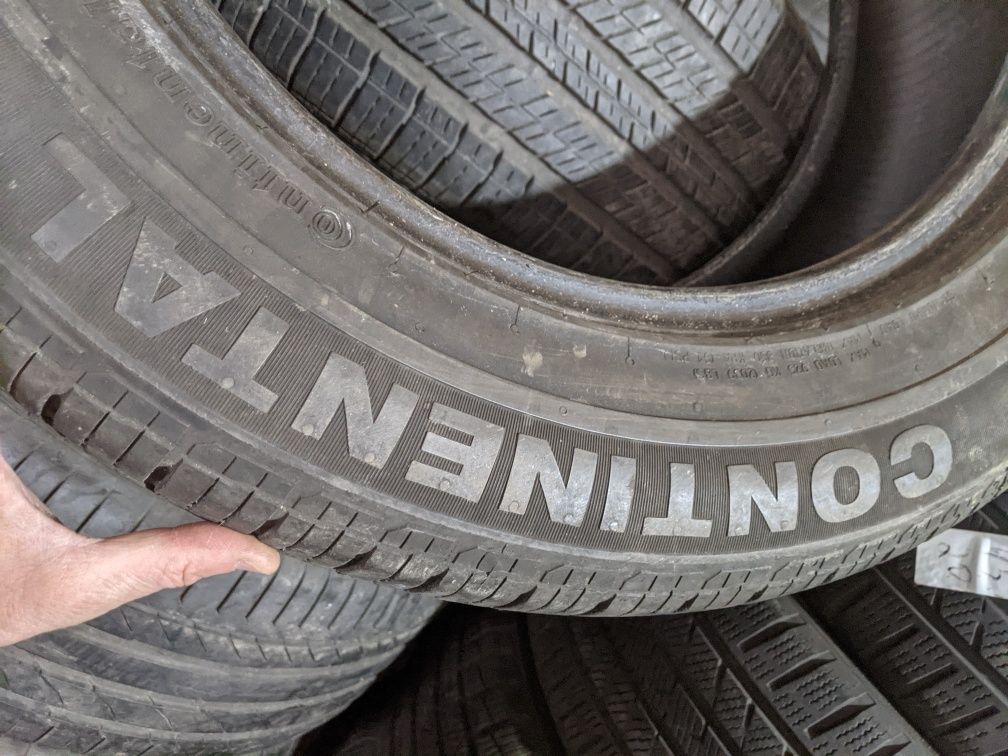 255/55R18 Continental