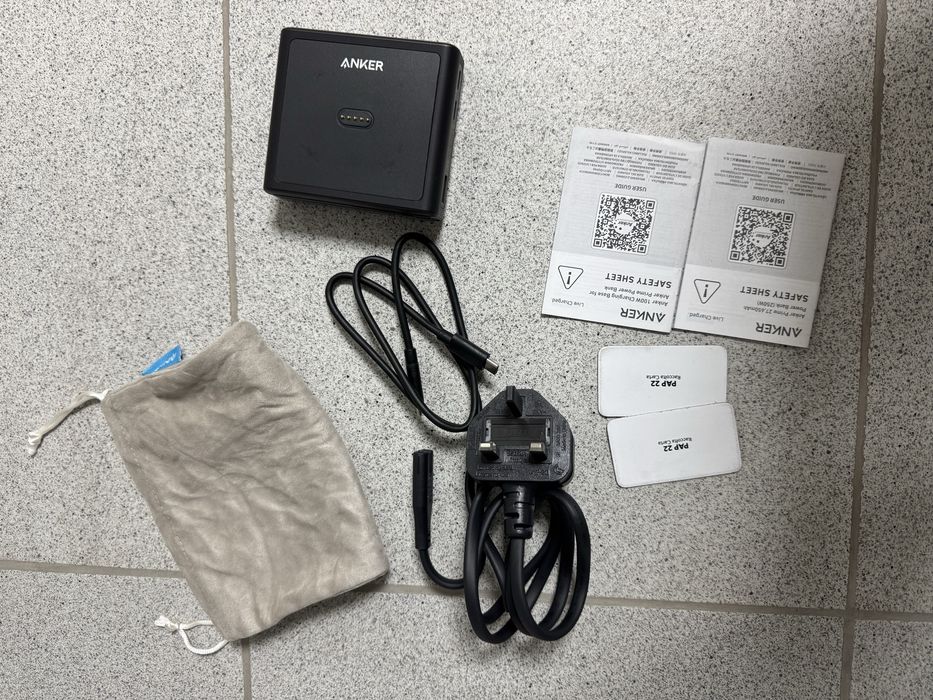 Павербанк Anker Prime 27650mAh (250W) з зарядною базою на 100W.