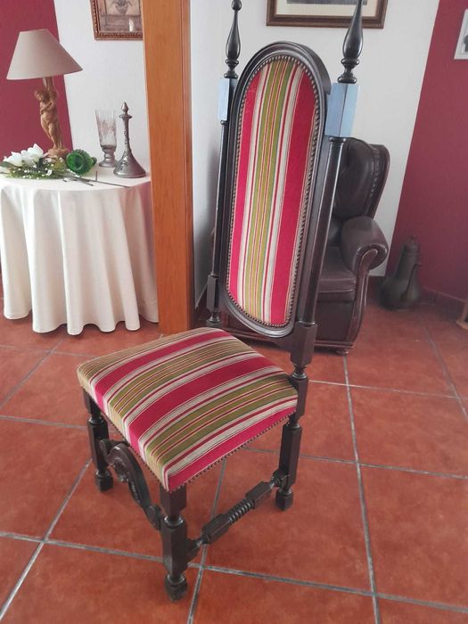Mesa e cadeiras de sala de jantar vintage