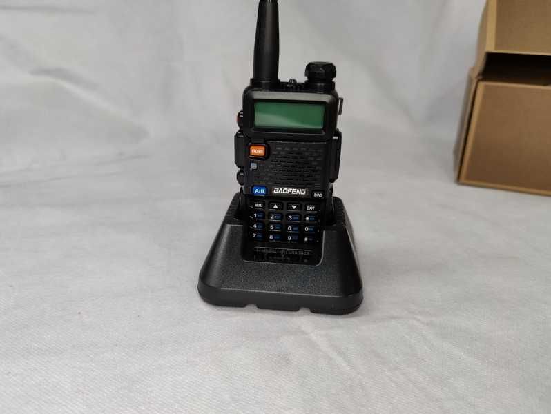 Intercomunicador Rádio Walkie Talkie Banda Dupla - UV-5R de 8W Baofeng